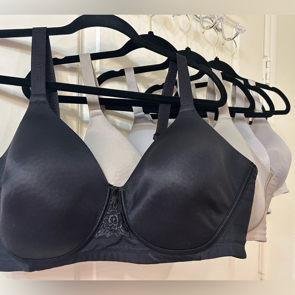 70% OFF 5 Pack! Vanity Fair Back smoothing, lightly padded Bras!